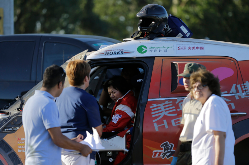 Illustration for article titled 11 Injured At Dakar Rally After Car Spears Into Crowd As Race Only Begins